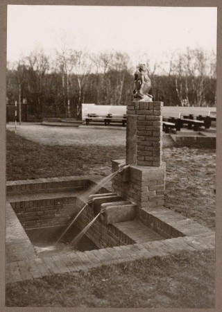 monumentje Van Reenenschool (aapje)