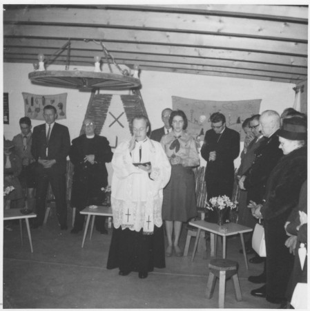 HVB FO 00320  De Gidsen, officiÃ«le opening vd nieuwe hut door kapelaan Brabander, 14 april 1961