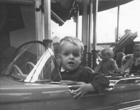 HVB FO 00374  Kermis op het Plein, 1965. Het jongetje is Arnold Schouten