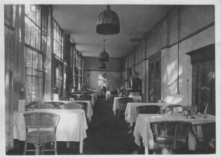 HVB FO 00383  Serre en eetzaal van de Rustende Jager, 1922-23