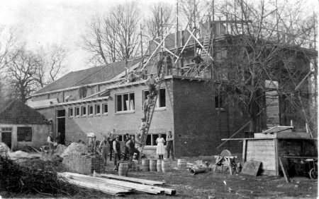 HVB FO 00386  Bouw nieuwe toneelzaal en serre bij de Rustende Jager, 1926