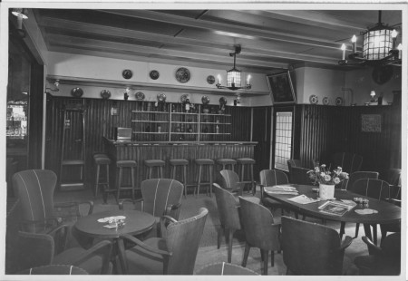 HVB FO 00397  Bar in de voorzaal van de Rustende Jager, 8 juni 1949