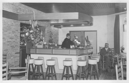 HVB FO 00406  De bar van de Taverne, 1961