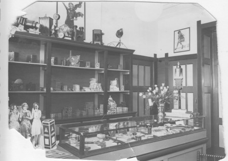HVB FO 00415  Interieur Fotohandel De Jong, Breelaan 13, 1932