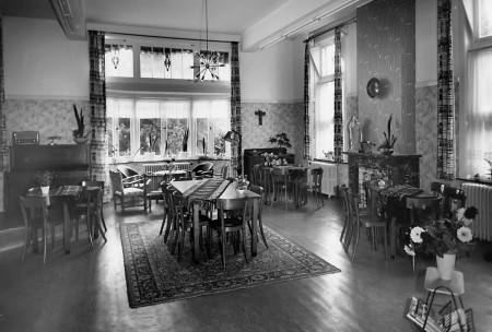 HVB FO 00458  De huiskamer van het Pensionaat