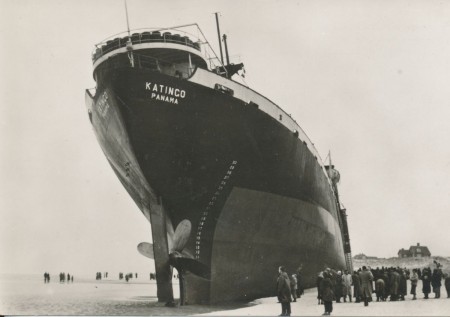 HVB FO 00505  De Katingo op het strand bij Bergen aan Zee