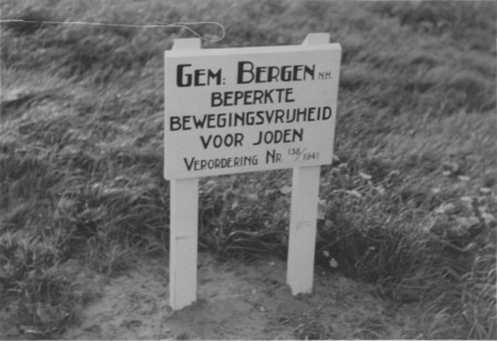 HVB FO 00524  Bord ''Gem. Bergen NH Beperkte bewegingsvrijheid voor Joden'', 1941