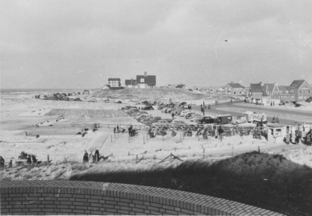 HVB FO 00551  Centrum van Bergen aan Zee, julli 1951