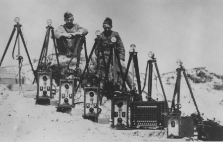 HVB FO 00660   Fietslampen in gebruik als seinlampen tijdens mobilisatie