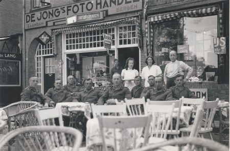 HVB FO 00666  Duitse militairen op terras aan de Breelaan