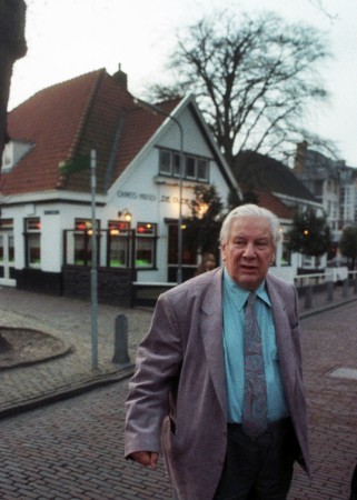 HVB FO 00702  Peter Ustinov op de Breelaan
