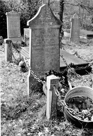 HVB FO 00736  Graf van Neeltje Davids en Pieter Zwakman