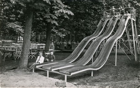 HVB FO 00746  Glijbanen in speeltuin Duinvermaak