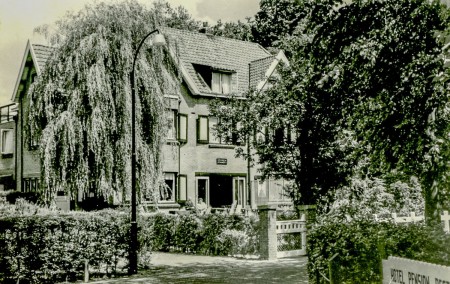 HVB FO 00749  Pension Zonnetij aan de Russenweg