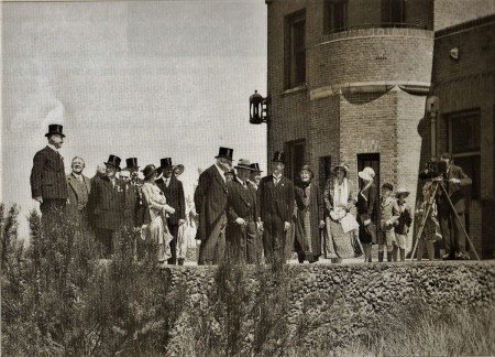 HVB FO 00784  Gezelschap bij villa Russenduin  viering 25 jaar Bergen aan Zee