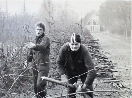 HVB FO 00791  Dirk Kos en Hans Dekker bij begraafplaats Kerkedijk