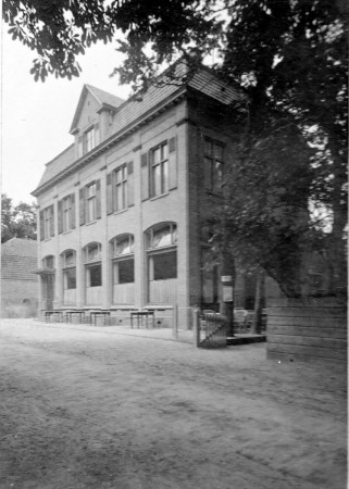 HVB FO 00804  Het nieuwe Duinvermaak, nog met doorrijstal