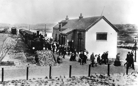 HVB FO 00842  Aankomst Bello op station Bergen aan Zee, ca 1910