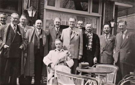 HVB FO 00887  Bestuur Oranjevereniging, 1954