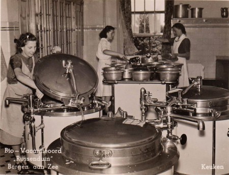 HVB FO 00913  Bio Vacantieoord, keuken, jaren '30