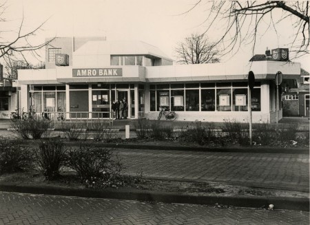 HVB FO 00989   Kantoor AMRO-bank aan het Plein voor de fusie met de ABN