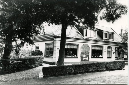 HVB FO 00999  Woning Dorpsstraat 27 met muurschildering Kinderdijk