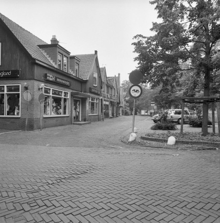 HVB FO 01015  Oude Prinsweg gezien vanaf de Raadhuisstraat, 1983