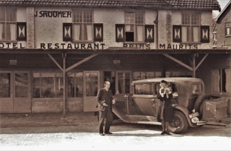 HVB FO 01066  Dame en heer met auto voor Prins Maurits