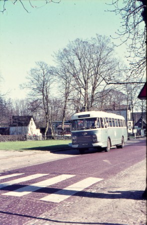 HVB FO 01079  Leyland-autobus  op de Breelaan, ca 1975