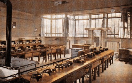 HVB FO 01115  Leskeuken van de RK Huishoudschool