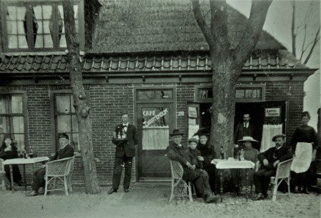 HVB FO 01118  Café Zwartendijk aan de Oude Bergerweg