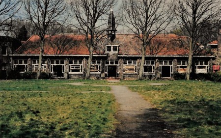 HVB FO 01129  Het Retraitehuis vanuit de tuin gezien