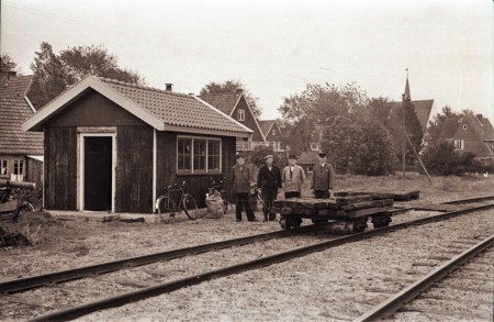 HVB FO 01148  Vier baanwerkers bij station Bergen