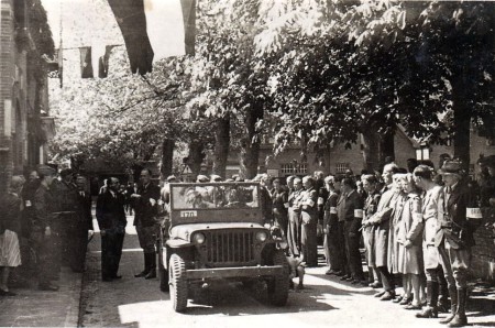 HVB FO 01220  Ontvangst Canadezen in de Raadhuisstraat, mei 1945