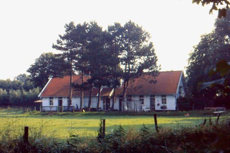 HVB FO 01229  Gebouw bij ijsbaan Kerkedijk (v.m. ziekenbarak)