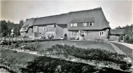 HVB FO 01240  Drie-onder-één-kap villa Tamelone-Mevena-Rogier