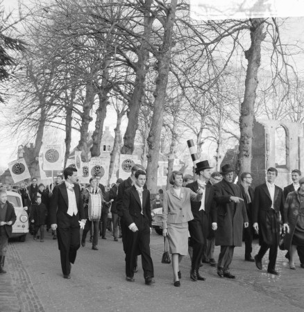 HVB FO 01283  Nederlands Studenten Orkest op de Oude Prinsweg, 1966